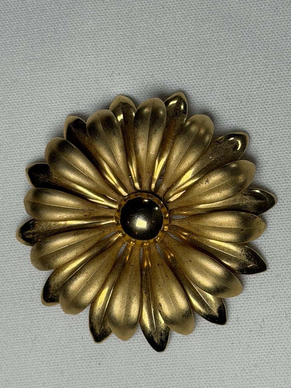 Vintage Gold Tone Floral Petal‎ Statement Brooch